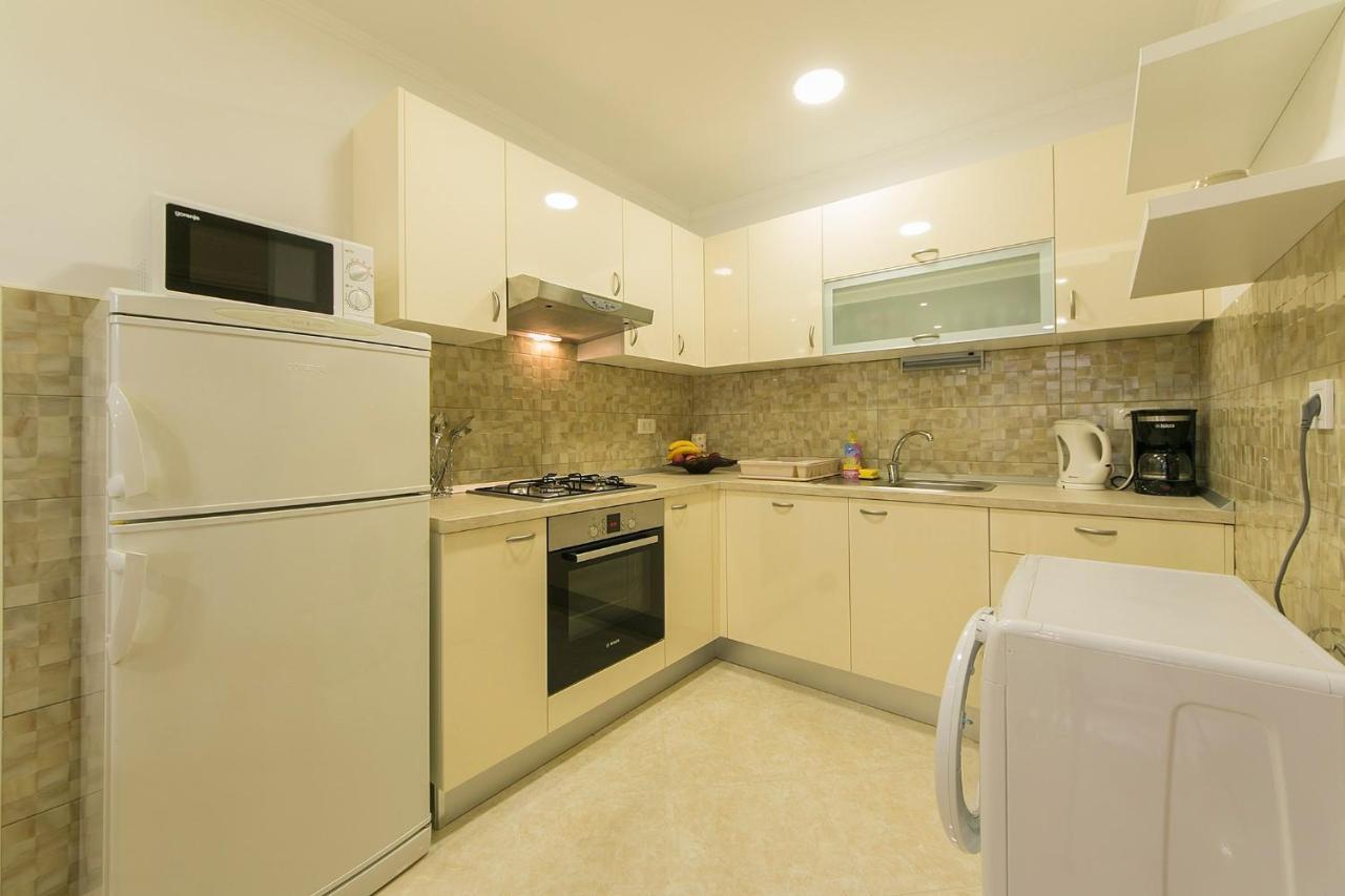 Apartments By The Sea Brela, Makarska - 20778 Eksteriør bilde