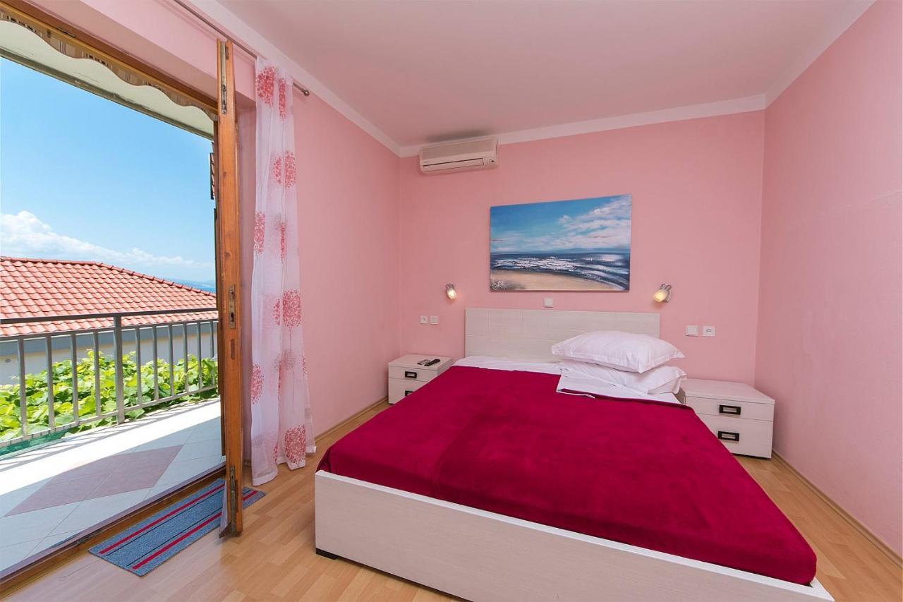 Apartments By The Sea Brela, Makarska - 20778 Eksteriør bilde