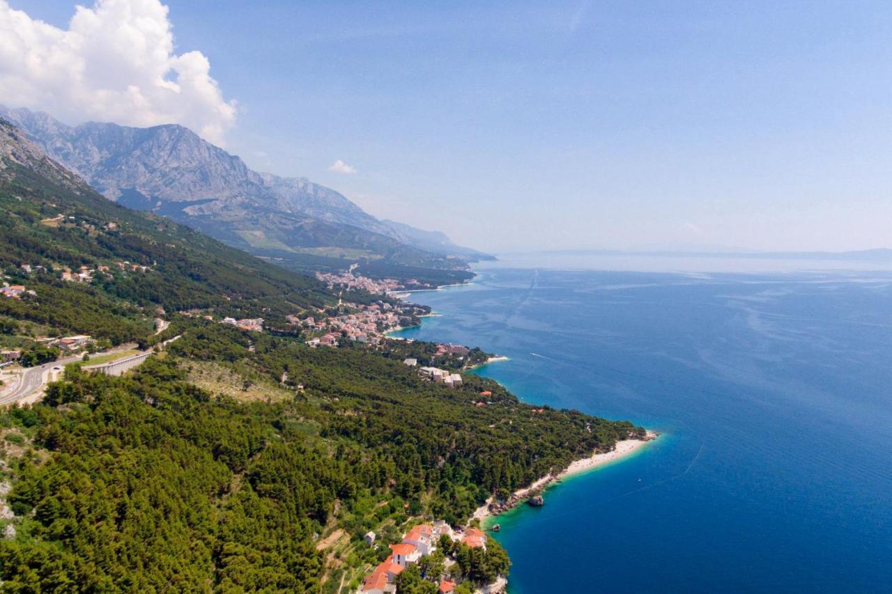 Apartments By The Sea Brela, Makarska - 20778 Eksteriør bilde