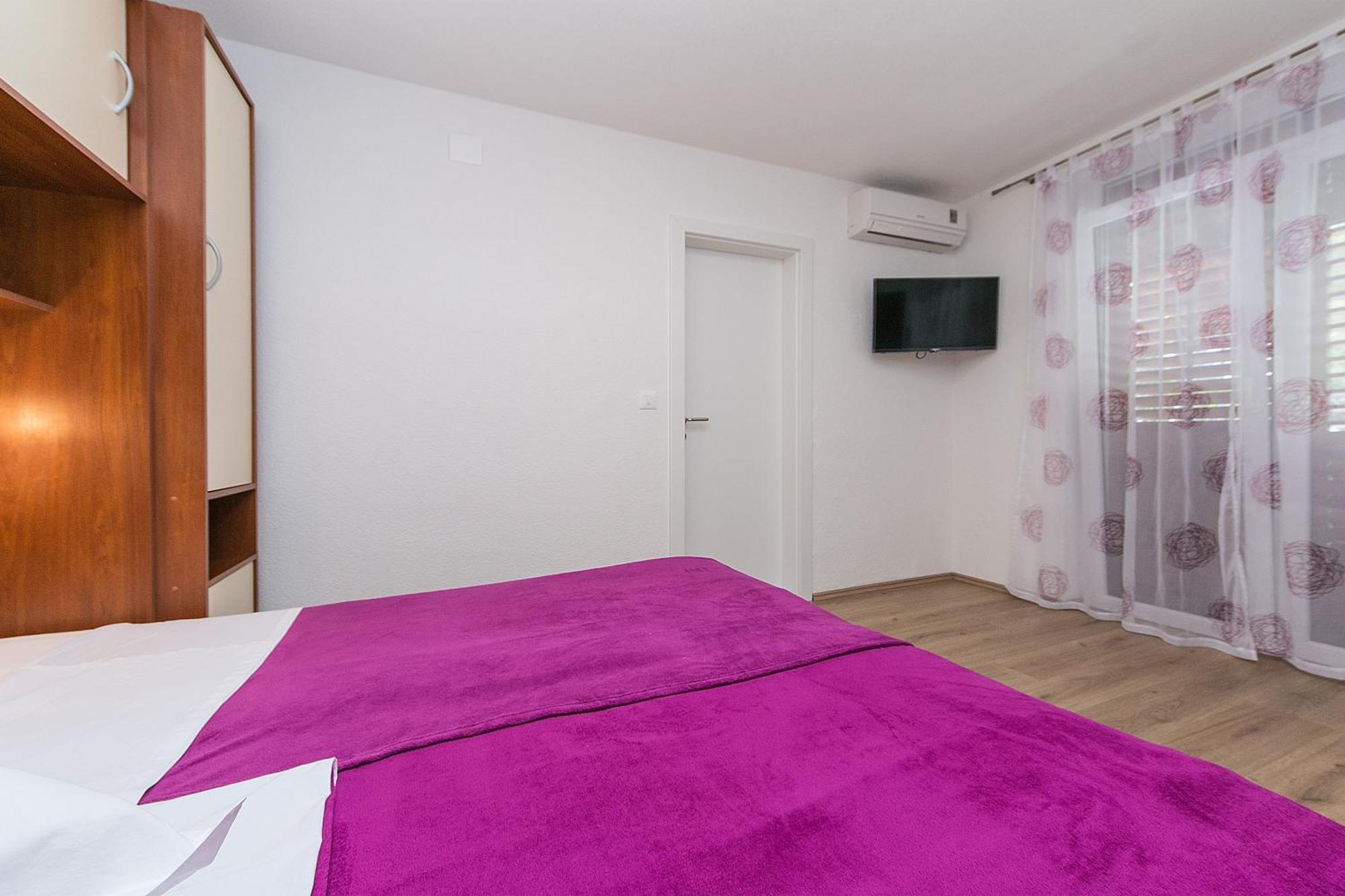 Apartments By The Sea Brela, Makarska - 20778 Rom bilde