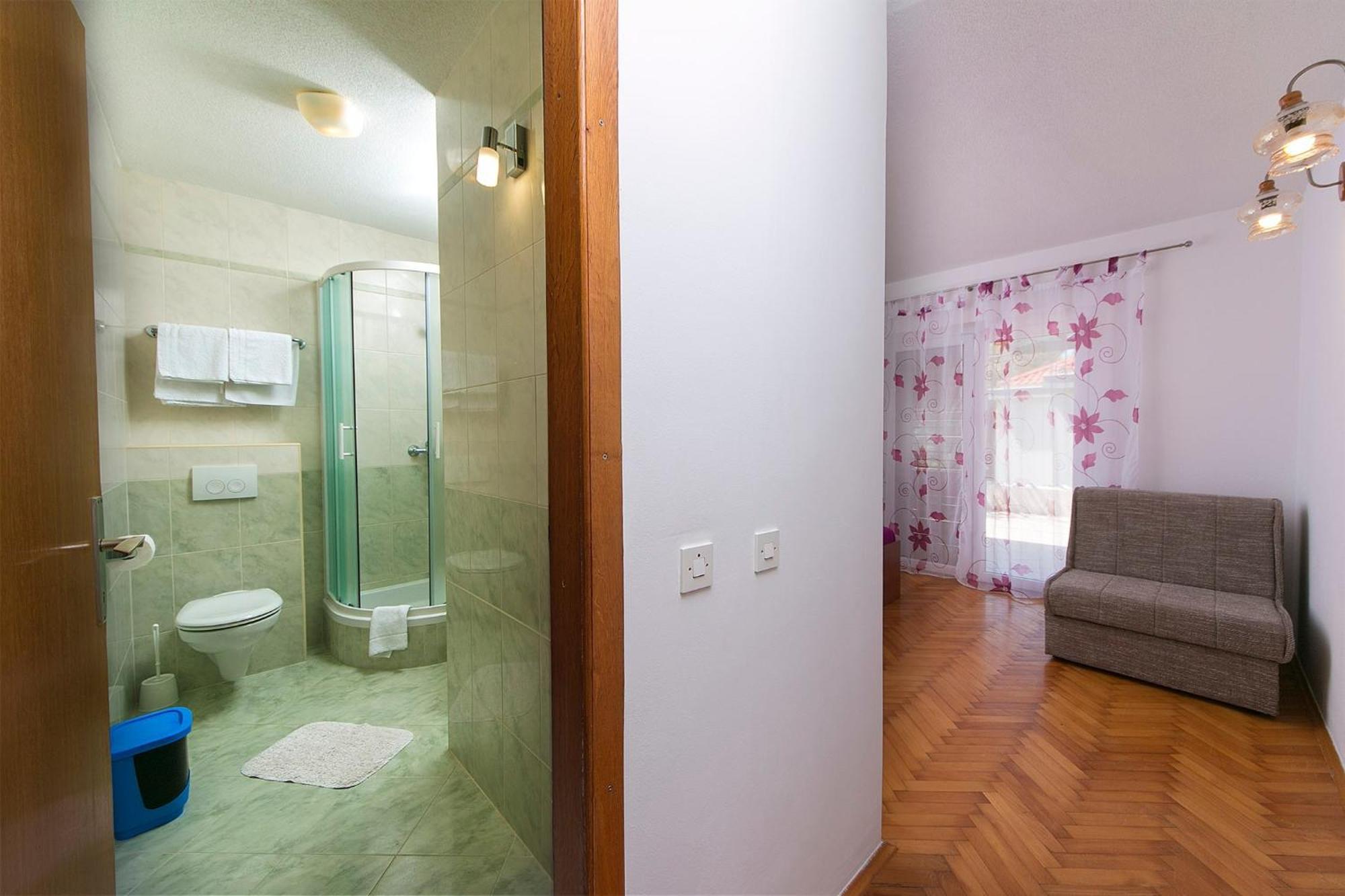 Apartments By The Sea Brela, Makarska - 20778 Rom bilde